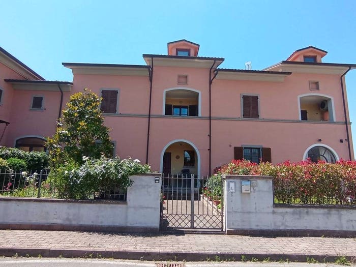 Casa con 6 locali in vendita in Cortona
