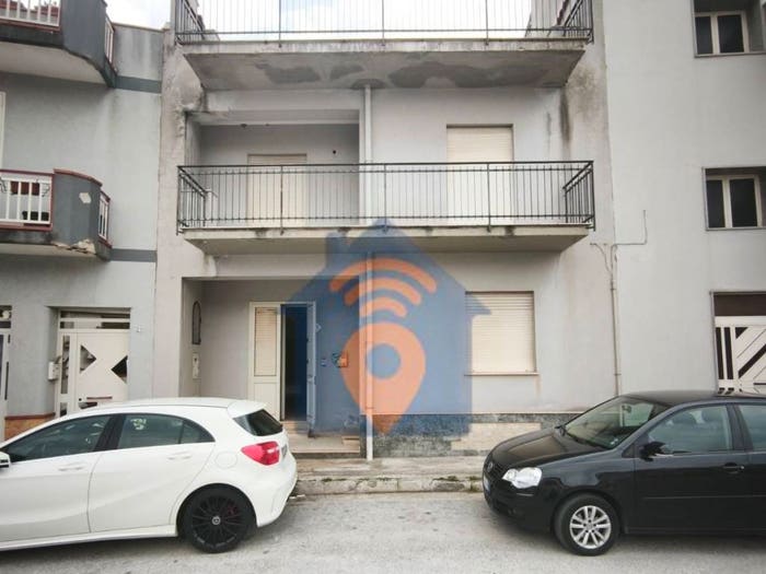 Casa con 6 locali in vendita in Via Valle del Belice, Partanna