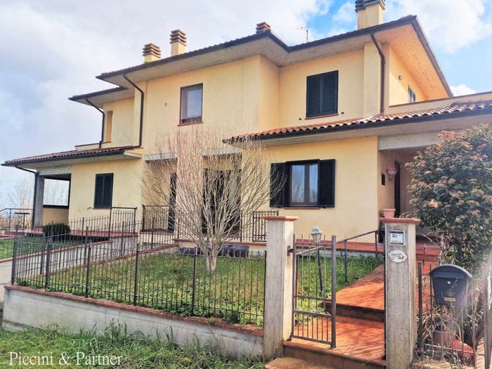 Appartamento con 6 locali in vendita in Via Fioretti, Pozzuolo, Castiglione del Lago