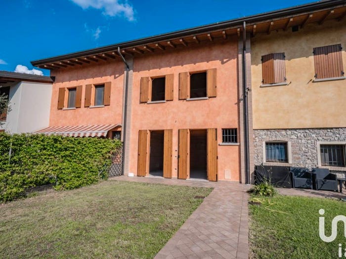 Casa con 5 locali in vendita in Viale DELLE SPADE, Centro, Solferino