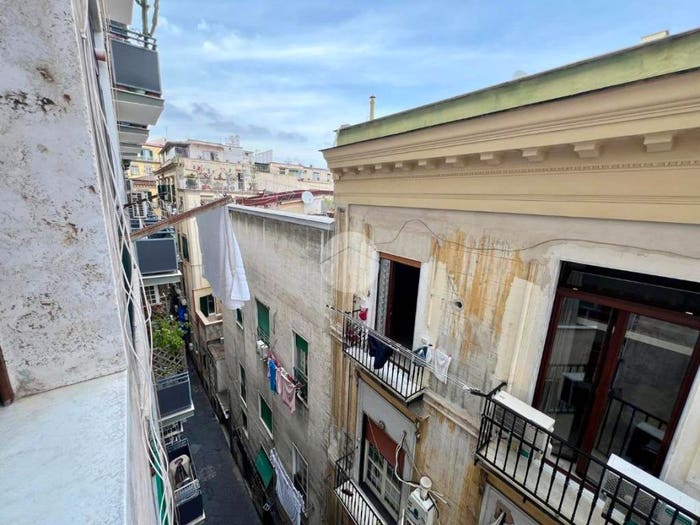 Appartamento trilocale in vendita in Via Nuova Pizzofalcone, Monte di Dio, Napoli
