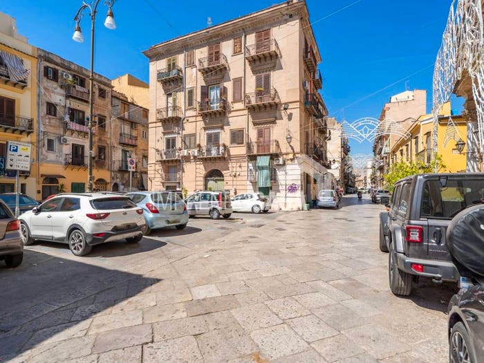Appartamento trilocale in vendita in Piazza Sant'Onofrio, Tribunale, Palermo