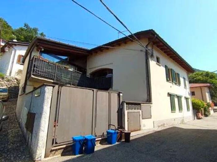 Appartamento quadrilocale in vendita in Via Roma, Centro, Casalzuigno