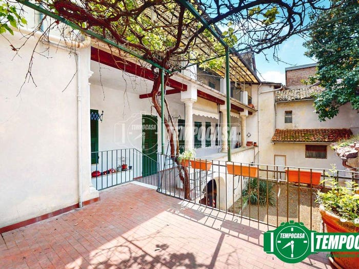 Casa con 6 locali in vendita in via gramsci, Centro, Rocca Grimalda