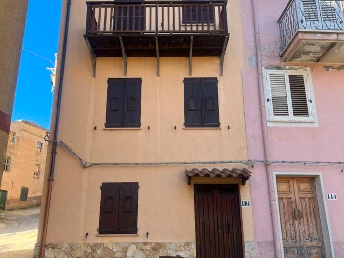 Casa bilocale in vendita in Via Vittorio Emanuele II, Pattada