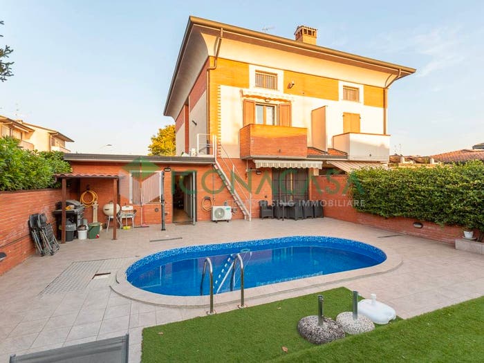 Casa quadrilocale in vendita in Via Salvo D'Acquisto, Camisano