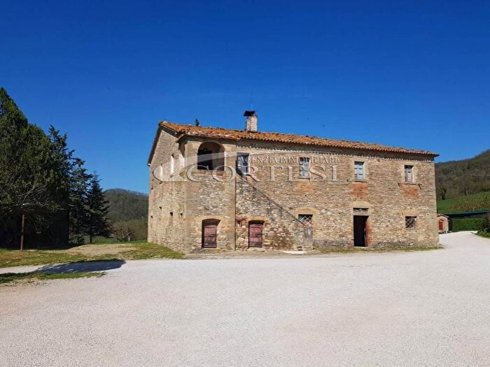 Casa con 6 locali in vendita in Montone