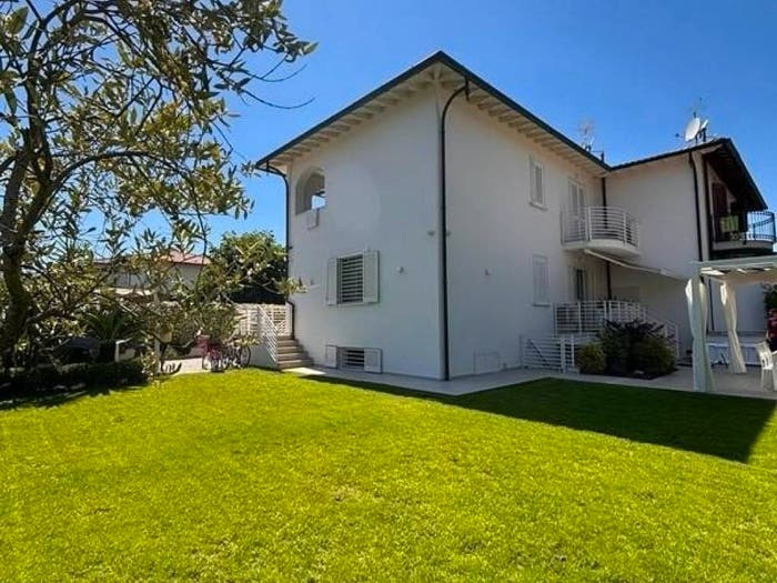 Casa con 6 locali in vendita in Cinquale, Montignoso
