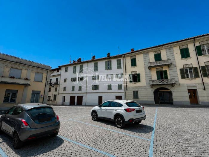 Appartamento con 5 locali in vendita in Via CUORGNE' VIA MILITE IGNOTO, Centro, Cuorgnè