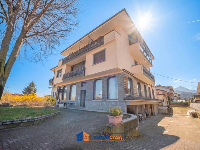 Appartamento quadrilocale in vendita in Via Camillo Benso di Cavour, Centro, Borgo San Dalmazzo