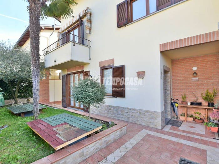 Casa quadrilocale in vendita in Via Leonardo da Vinci, Semicentro, Cantù