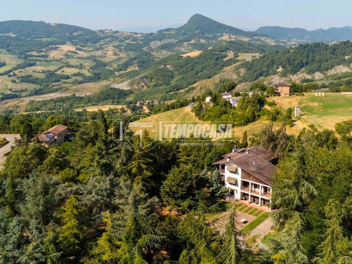 Casa con 6 locali in vendita in Via Castelvecchio, Baiso
