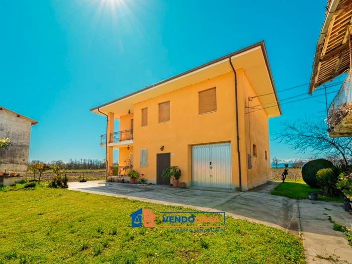 Casa con 6 locali in vendita in Via La Prata, Villafalletto