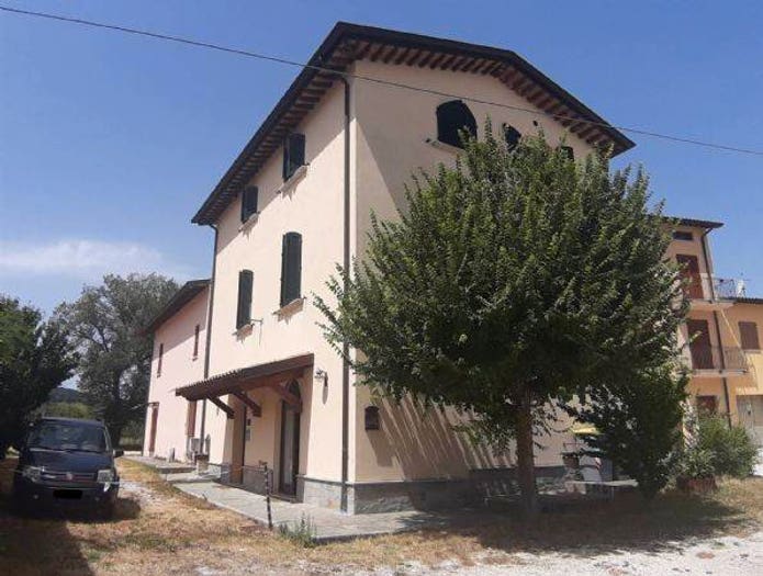 Casa con 6 locali in vendita in Nocera Umbra