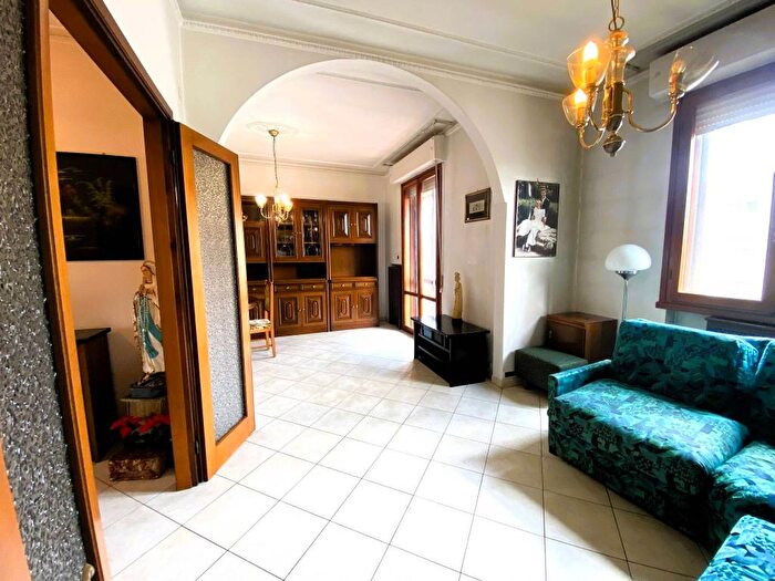 Appartamento quadrilocale in vendita in Viale Galileo Galilei, San Martino, Prato