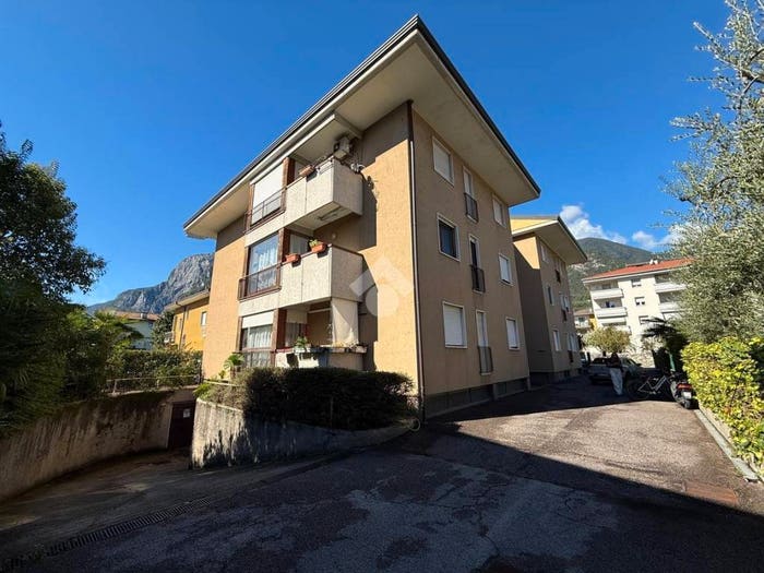 Appartamento trilocale in vendita in Via U Cattoni, Centro, Riva del Garda