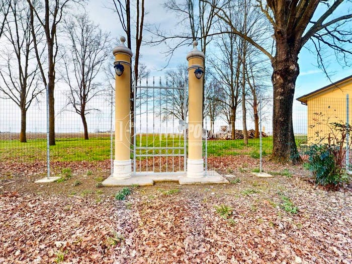 Casa con 5 locali in vendita in Via Argine Cagnetto, Bondeno