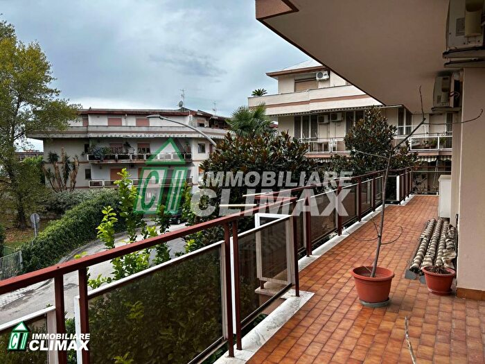 Appartamento con 5 locali in vendita in Via Giuseppe De Falco, Via Ruggiero, Caserta