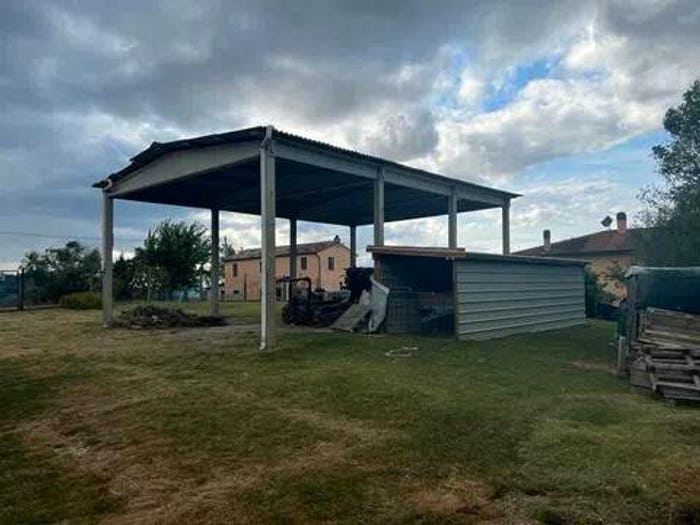 Casa con 6 locali in vendita in Montelabbate