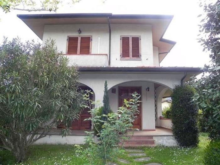 Casa con 6 locali in vendita in Camaiore Paese, Camaiore