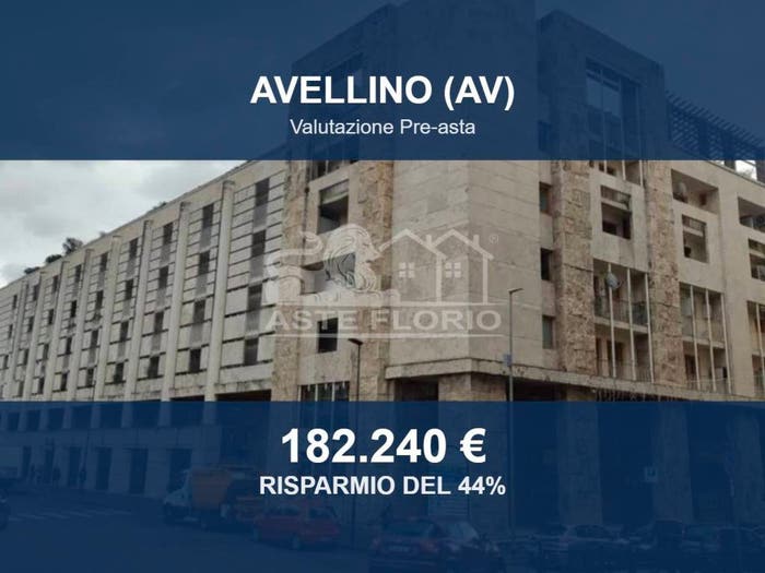Appartamento con 6 locali in vendita in Piazza Libertà, Emanuele II C Colombo Morelli e Silvati, Avellino