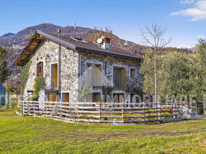 Casa trilocale in vendita in Via Alla Poncia, Gravedona, Gravedona ed Uniti