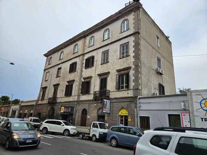 Appartamento con 5 locali in vendita in Viale la Plaia, La Plaia, Cagliari