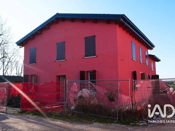Casa con 6 locali in vendita in Via Borgoferro, Novi di Modena