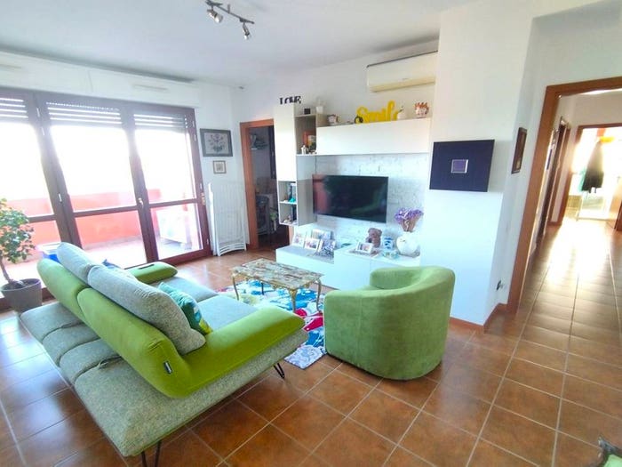 Appartamento quadrilocale in vendita in Via Arona, Lucernate, Rho