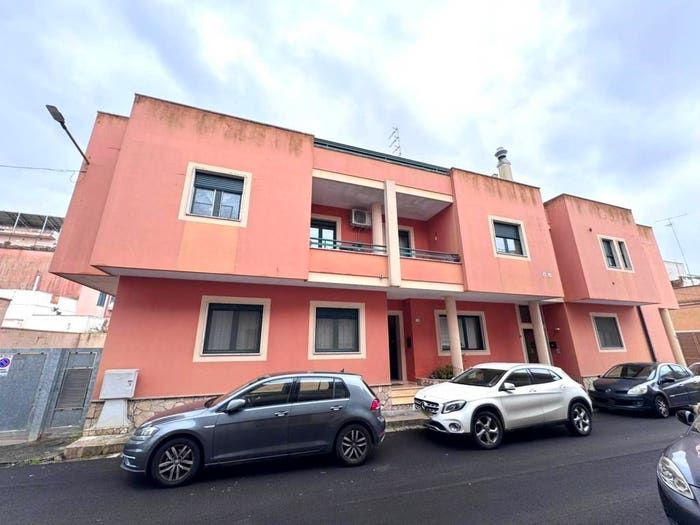 Appartamento trilocale in vendita in Via Bergamo, Centro, Galatina