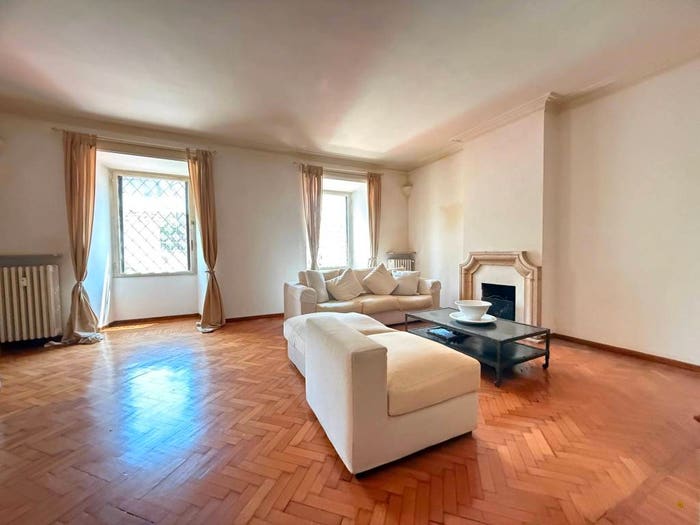 Appartamento trilocale in vendita in Via di San Teodoro, Colosseo Fori Imperiali, Roma