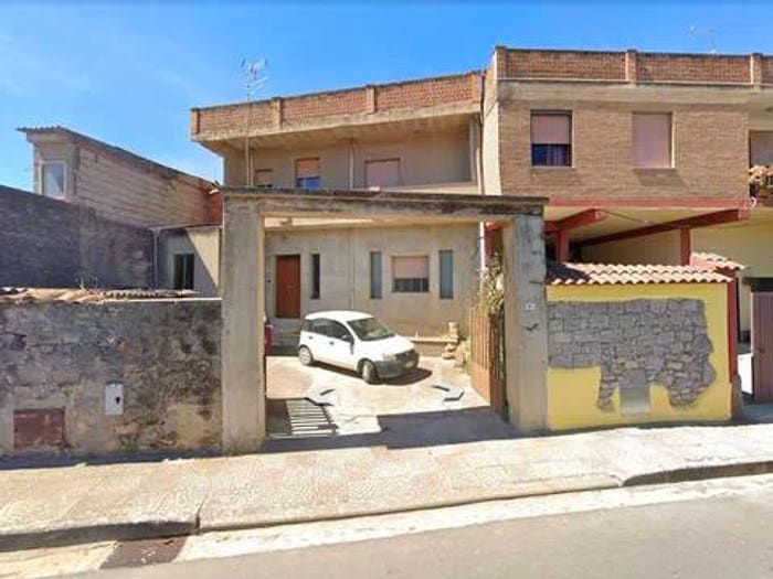 Casa con 6 locali in vendita in Via Roma, Segariu
