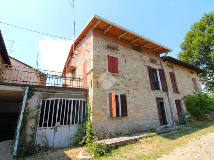 Casa con 6 locali in vendita in Via Magliatica, Baiso