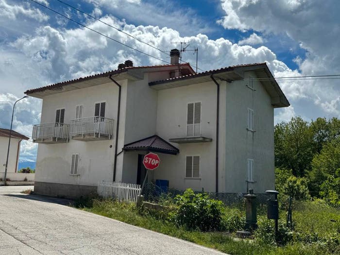 Casa con 6 locali in vendita in Frazione Casale, Comunanza