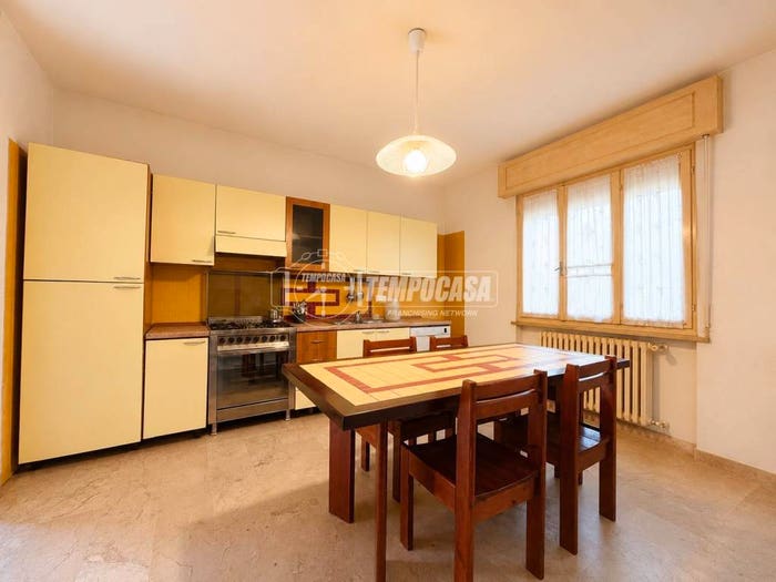 Casa con 6 locali in vendita in Via Generale Zamboni, Sandrà, Castelnuovo del Garda