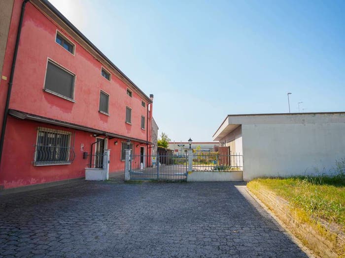 Casa con 6 locali in vendita in Via Ferrante Amedeo Mori, Sacca, Goito