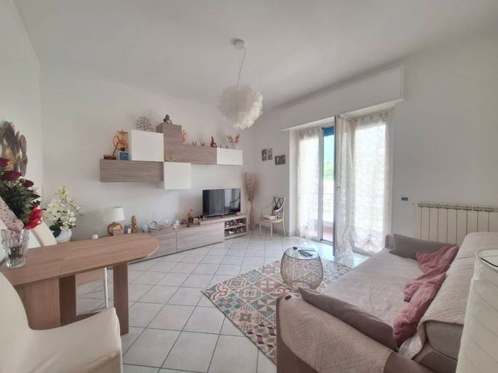 Appartamento quadrilocale in vendita in Via Barchetta, Bolzaneto, Genova