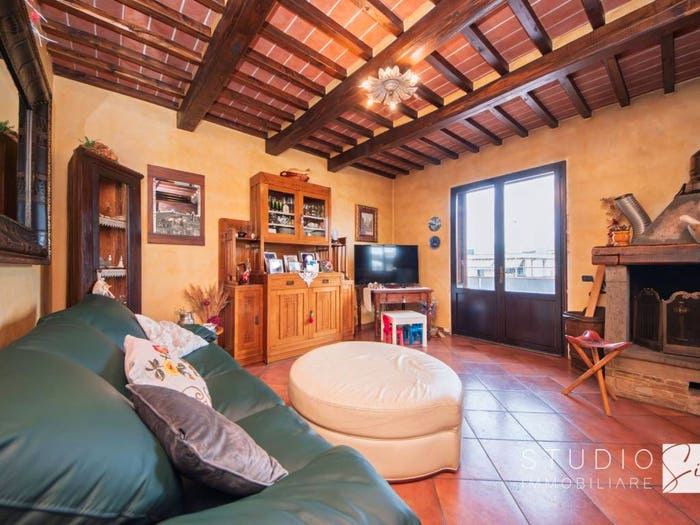 Casa con 6 locali in vendita in Via Angiola Borgioli, Sant'Agostino, Pistoia