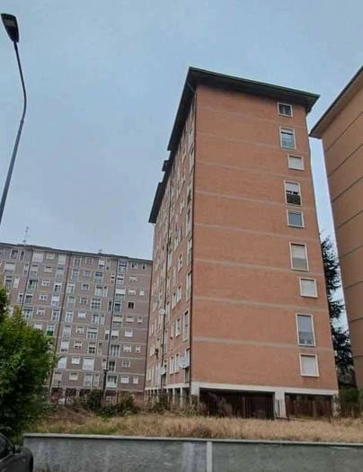 Appartamento con 5 locali in vendita in Via Camillo Giussani, Tre Castelli Faenza, Milano