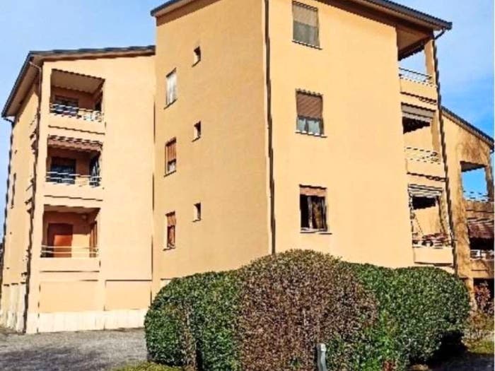 Appartamento trilocale in vendita in Via Calabria, Bernate La Ca', Arcore