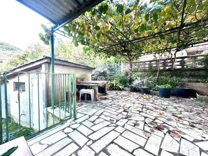 Casa con 6 locali in vendita in Casano Dogana Isola, Luni