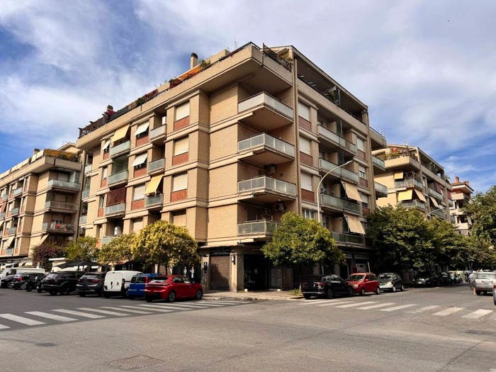 Appartamento trilocale in vendita in Via Corrado del Greco, Ostia Ponente, Roma
