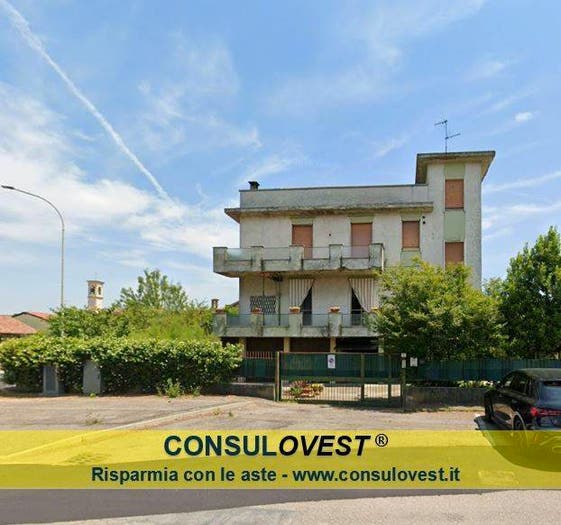 Appartamento quadrilocale in vendita in Via Monte Grappa, Centro, Tribiano