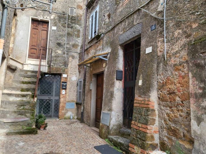Appartamento trilocale in vendita in Piazza Pusterla, Carbognano
