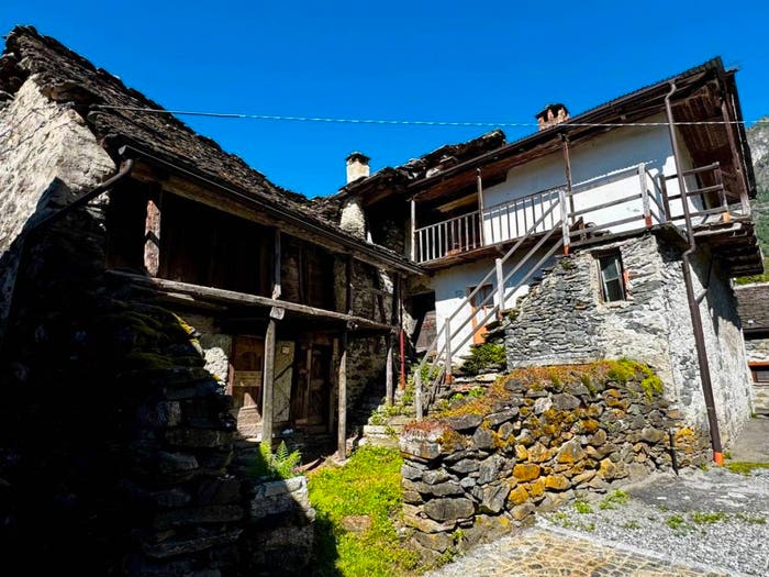 Casa quadrilocale in vendita in Via Rovesca, Antrona Schieranco