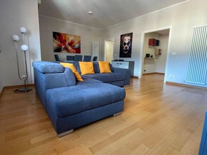 Appartamento con 5 locali in vendita in Via Ippolito Nievo A, Centro, Cascina