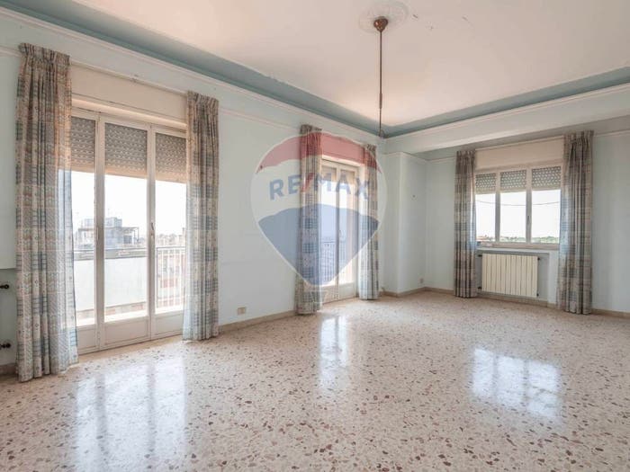 Appartamento con 6 locali in vendita in Viale Dante Alighieri, Centro, Caltagirone