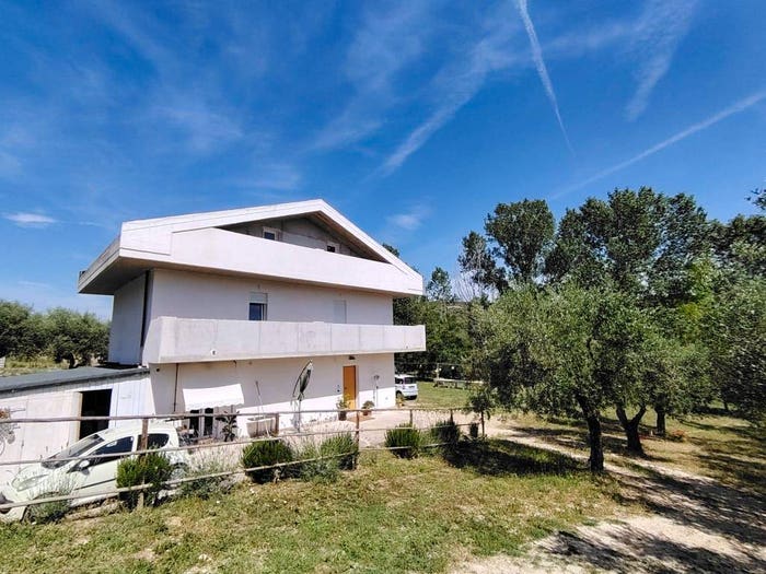 Casa quadrilocale in vendita in Via dei Pantani, Collecorvino