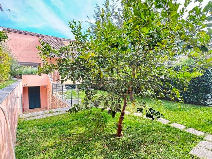 Casa con 6 locali in vendita in Via Flacca, Fondi