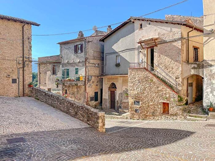 Appartamento bilocale in vendita in Via della Chiesa, Scandriglia
